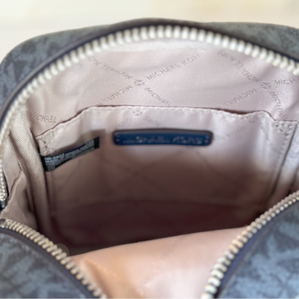 Michael Kors Jet Set Item Crossbody Flight Bag MK admiral - Picture 8 of 12